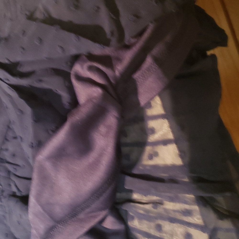 🔥New boutique deep v ruffle dot top - Picture 10 of 11